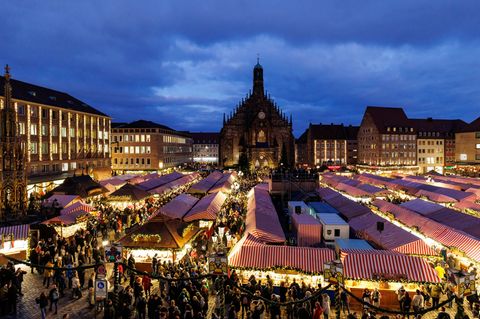 Am Freitagabend startet der diesjährige Christkindlesmarkt in Nürnberg. (Archivbild) Foto: Daniel Karmann/dpa