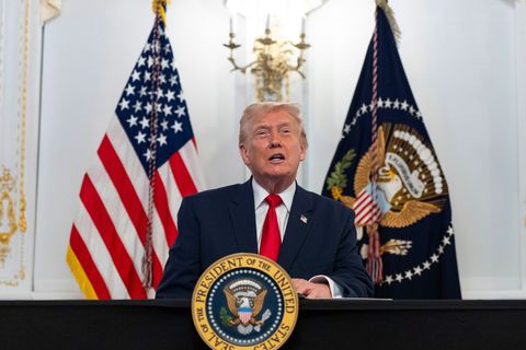 Eine Nationalgardistin ist laut US-Präsident Donald Trump ihren Verletzungen erlegen. Foto: Alex Brandon/AP/dpa