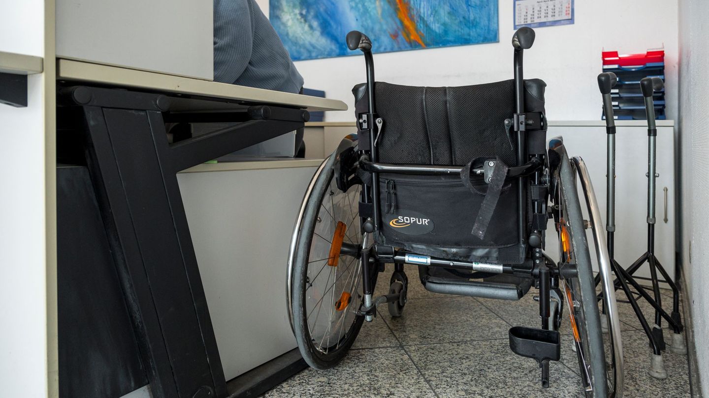 Die Arbeitslosigkeit bei Behinderten steigt. (Foto Illustration) Foto: Daniel Vogl/dpa