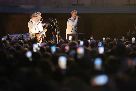 Bei einem Überraschungskonzert in Chemnitz hatte Kraftklub das neue Album "Sterben in Karl-Marx-Stadt" Ende Mai angekündigt. Nun