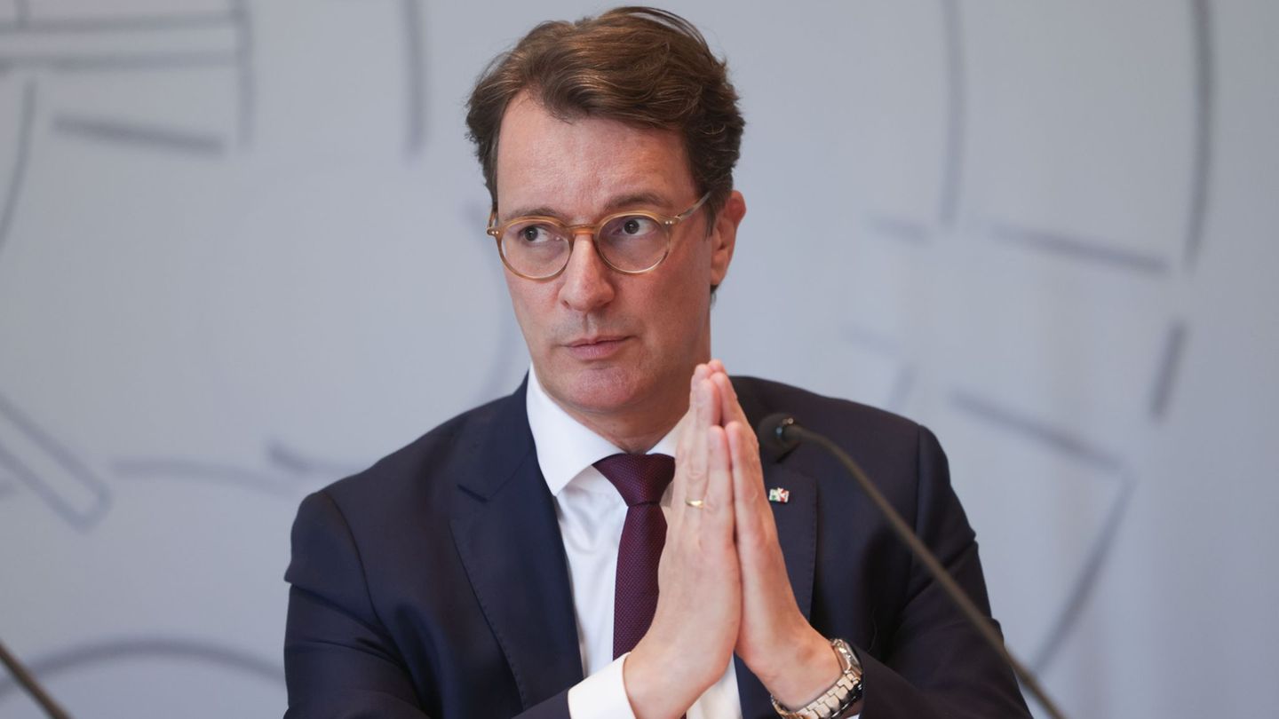 Nordrhein-Westfalens Ministerpräsident Hendrik Wüst (CDU) hat einige Gründe, hoffnungsvoll ins neue Jahr zu blicken. Foto: Olive