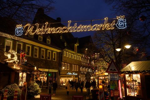 Der Weihnachtsmarkt in Goslar wurde als einer der zwölf besten in Europa ausgezeichnet. Foto: Swen Pförtner/dpa
