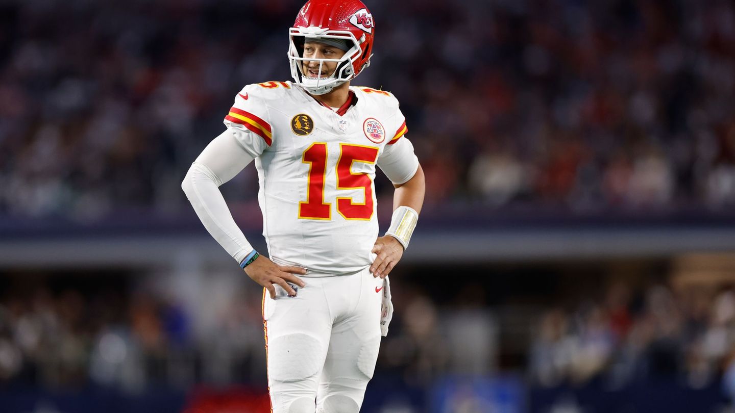Droht mit den Kansas City Chiefs die Playoffs zu verpassen: Quarterback Patrick Mahomes Foto: Gareth Patterson/AP/dpa