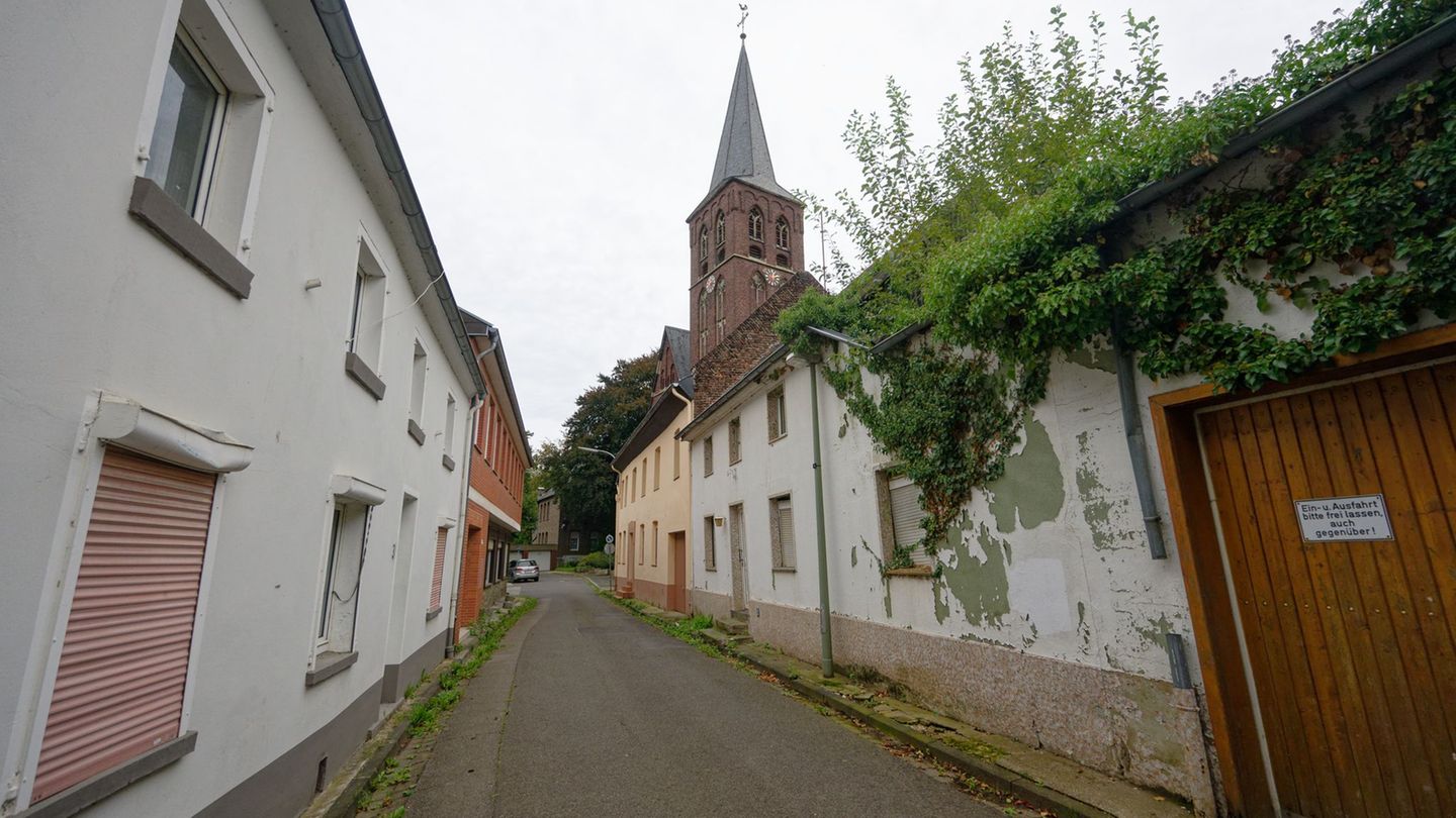 Nun beginnt der Verkauf für die leerstehenden Häuser in den fünf geretteten Dörfern am Braunkohletagebau Garzweiler. (Archivbild