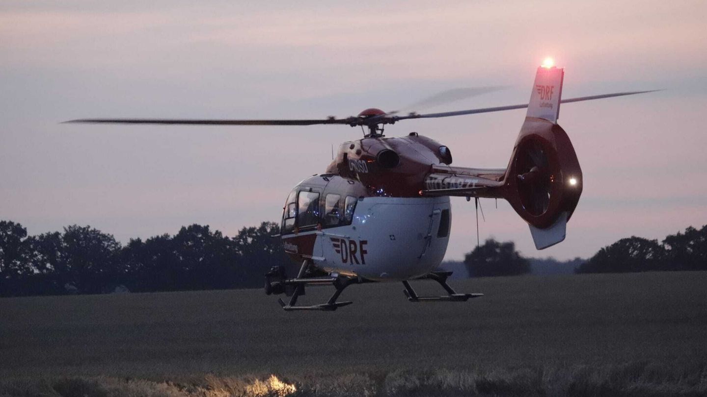 Ein Rettungshubschrauber war in der Nacht am Autobahndreieck Barnim im Einsatz, nachdem sich ein Kleintransporter überschlagen h