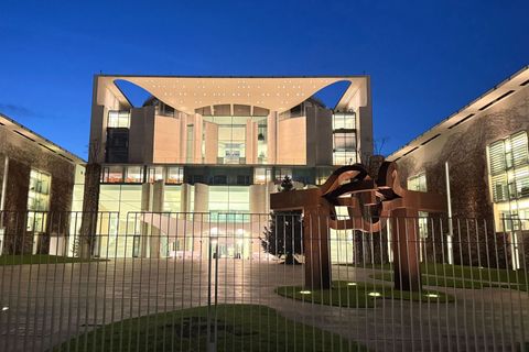 Im Kanzleramt tagte der Koalitionsausschuss stundenlang. Foto: Paul Zinken/dpa