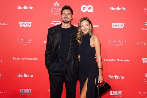 Mats Hummels und Freundin Nicola Cavanis auf dem roten Teppich