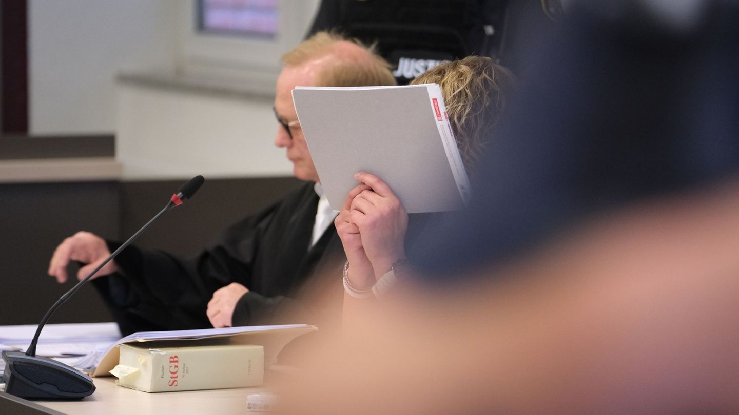 Vor dem Landgericht in Dessau-Roßlau ist eine Zwillingsmutter nach dem Tod ihrer Kinder verurteilt worden. (Archivbild) Foto: Se