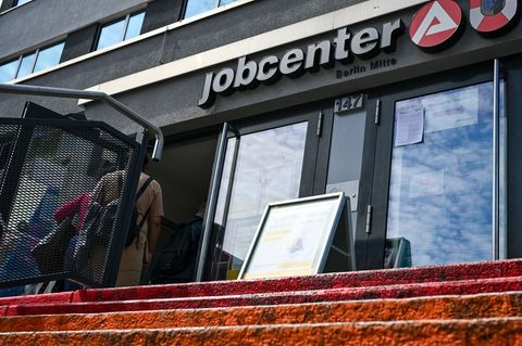 Die Arbeitslosigkeit in Berlin ging im November leicht zurück. (Archivbild) Foto: Jens Kalaene/dpa