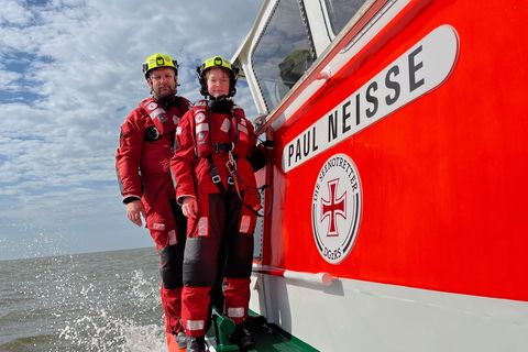 Ehrenamt auf hoher See: Matthias und seine Tochter Smilla sind als Seenotretter an der Nordseeküste im Einsatz.
