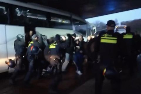 Polizei prügelt auf Fans des VfB Stuttgarts ein