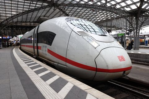 ICE im Bahnhof: Ab Mitte Dezember gilt ein neuer Fahrplan