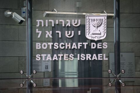 Vor dem Kammergericht beginnt ein Prozess gegen einen 19-Jährigen, der einen Anschlag auf die israelische Botschaft in Berlin ge