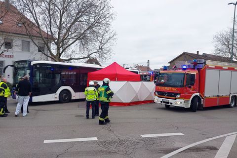 Bei dem Unfall in Asperg ist eine Frau ums Leben gekommen. Foto: Karsten Schmalz/dpa