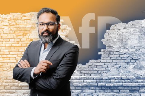 Stephan Anpalagan in einer Fotomontage vor einer stilisierten "Brandmauer"