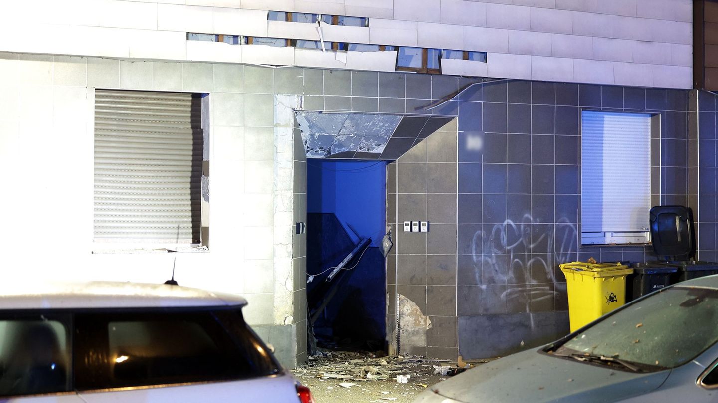 Detonation: Explosion in Düsseldorf: Ermittler finden Sprengsatz-Spuren
