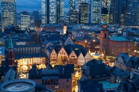 Bislang schiebt das Gesetz einer Öffnung an den Adventssonntagen einen Riegel vor. (Archivbild) Foto: Boris Roessler/dpa