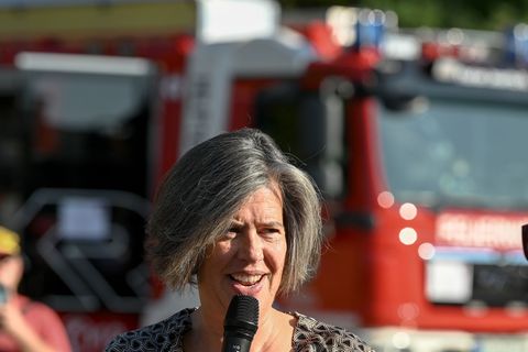 Sachsen-Anhalts Innenministerin Tamara Zieschang (CDU) warnt vor Brandgefahren in der Adventszeit. (Archivbild) Foto: Heiko Rebs