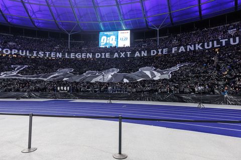 Fans von Hertha BSC protestieren gegen schärfere Sicherheitsregeln in Stadien. (Archivbild) Foto: Andreas Gora/dpa