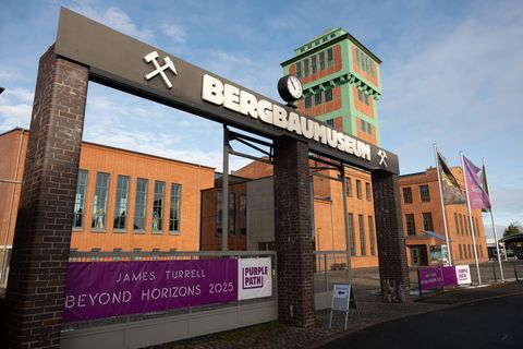 Auf dem Gelände des Bergbaumuseums "Kohlewelt" hat der US-Künstlers James Turrell sein neues Lichtkunstwerk "Beyond Horizons" ge
