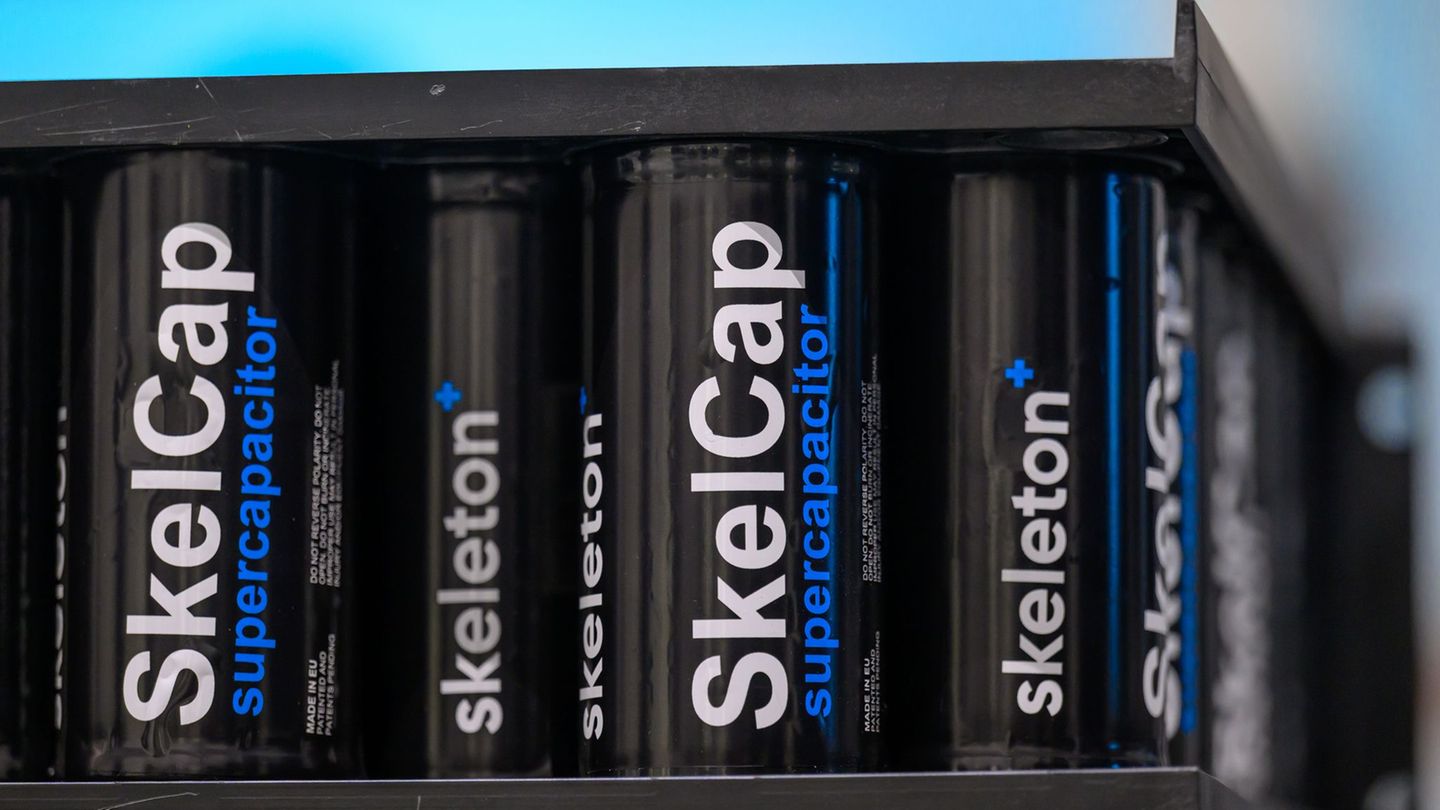 Nahe Leipzig werden Superkondensatoren hergestellt, die zur Stabilisierung des europäischen Stromnetzes und der KI-Infrastruktur