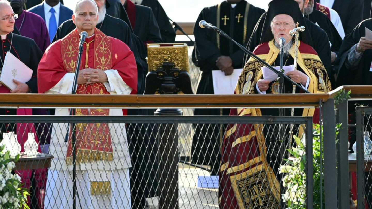 Papst Leo XIV. (l.) und Bartholomäus I. in Iznik