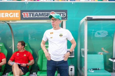 Nicht mehr Trainer in Wien: Peter Stöger. (Archivfoto) Foto: Matthias Koch/dpa