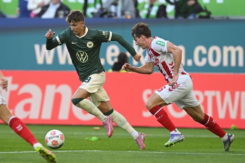 Rückkehr nach Frankfurt: Jesper Lindström vom VfL Wolfsburg (l). Foto: dpa
