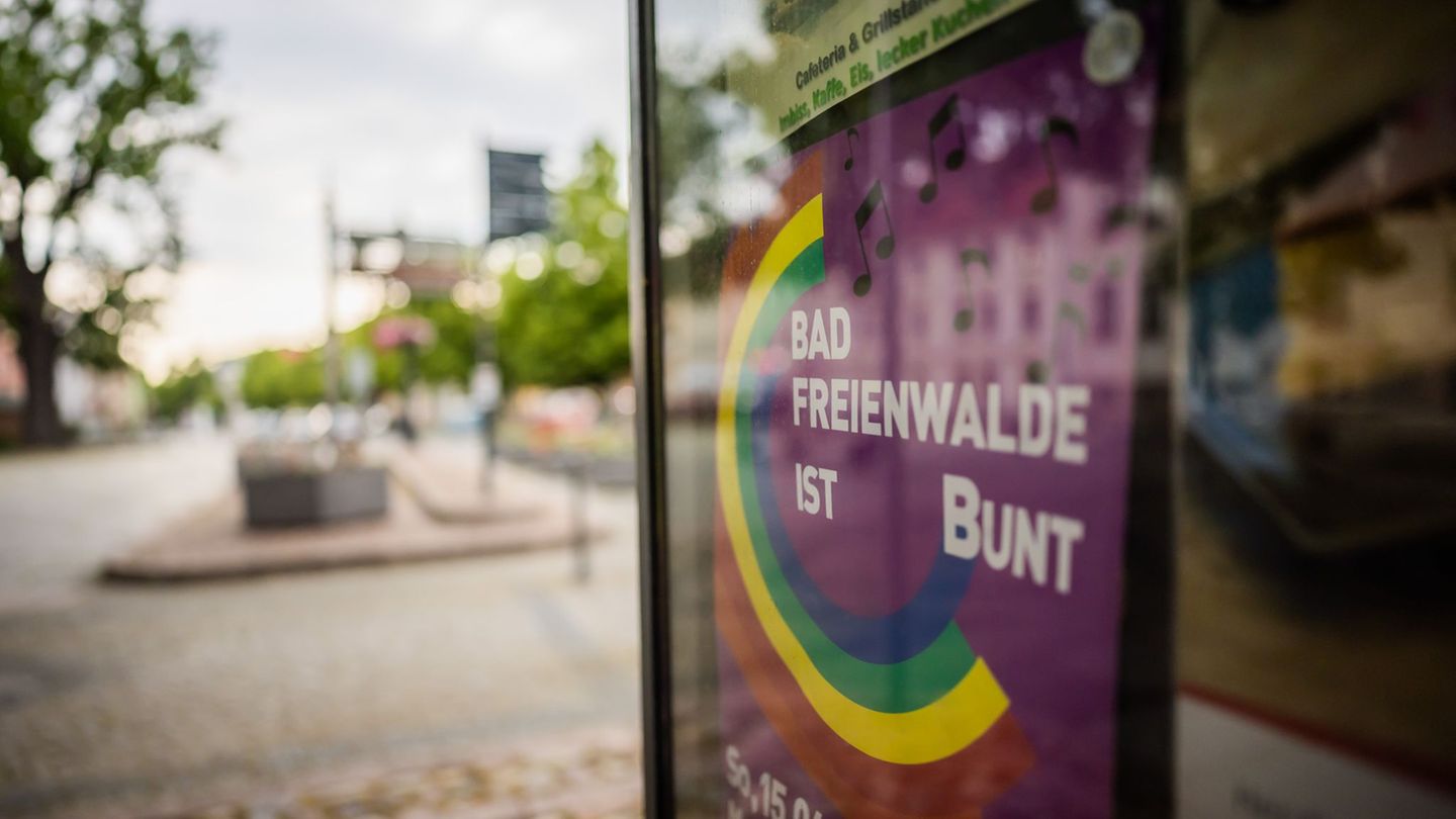 Der gewaltsame Angriff auf ein Fest der Vielfalt im Sommer in Bad Freienwalde bleibt ungeklärt. (Archivbild) Foto: Christoph Soe