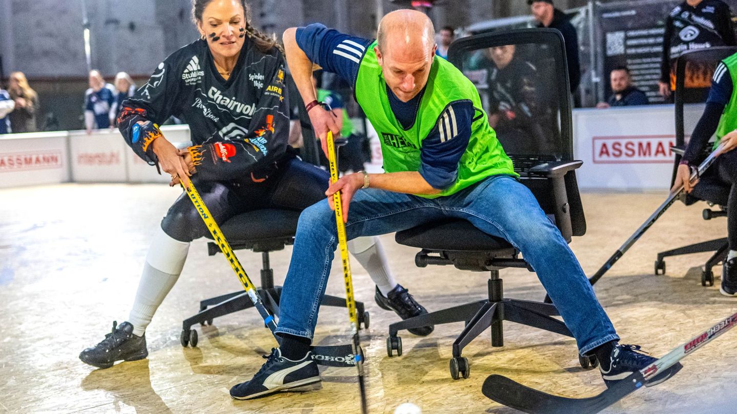 Chair-Hockey: Mit Schläger und Bürostuhl – Eine besondere Meisterschaft