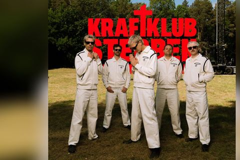 Kraftklub widmen sich auf ihrem neuen Album "Sterben in Karl-Marx-Stadt" dem Tod.