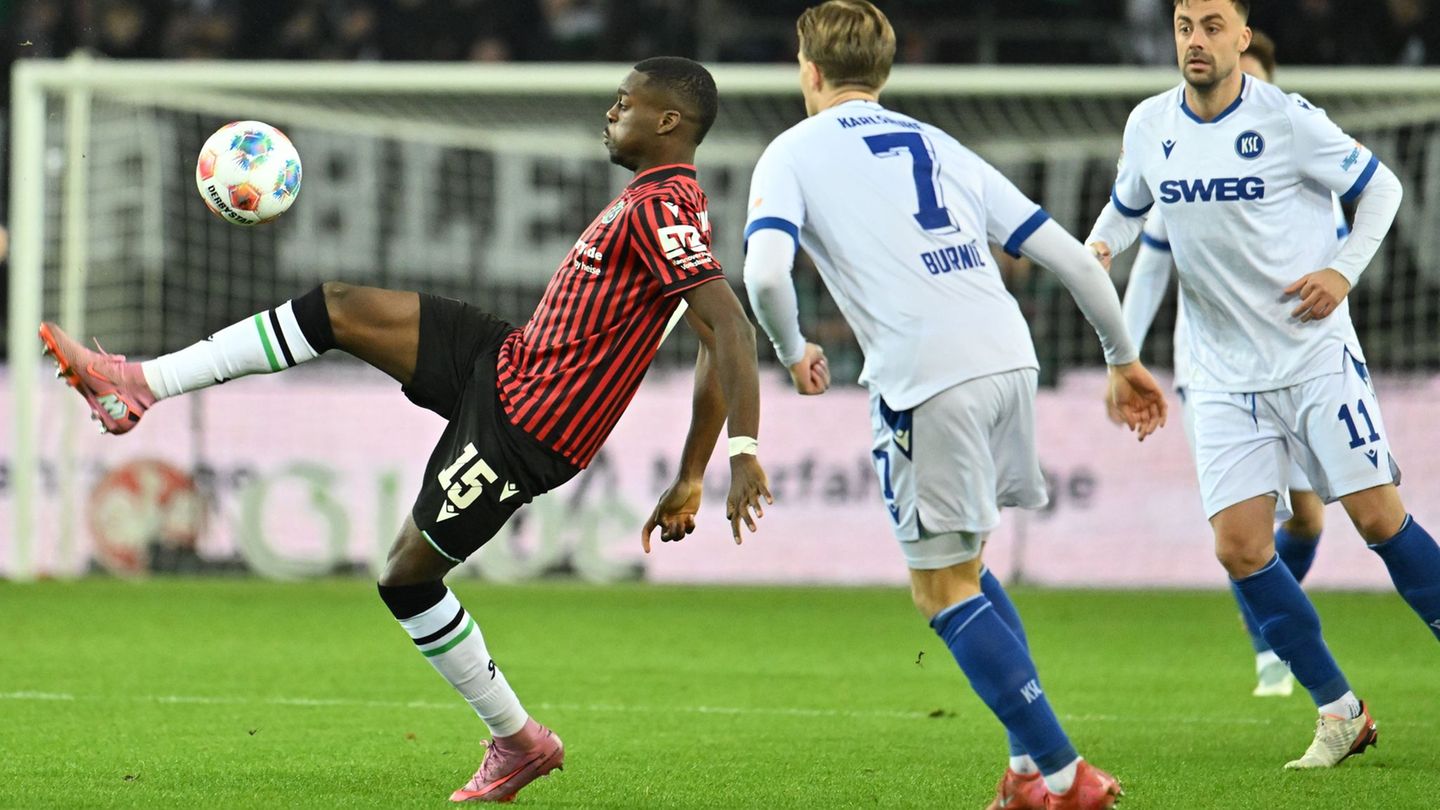 Mit zwei Assists einer der Stärksten bei Hannover 96: Noel Aseko (l) Foto: Swen Pförtner/dpa