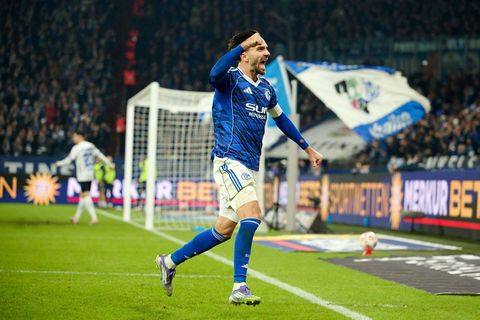 Kenan Karaman traf zum 1:1 für Schalke. Foto: Bernd Thissen/dpa
