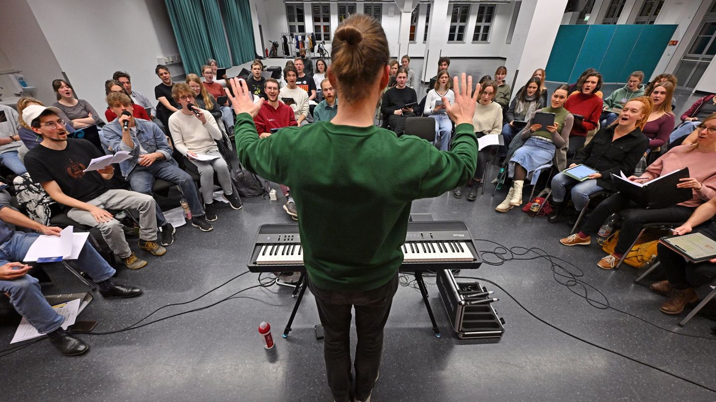 Modern und traditionell: Chöre in Thüringen verfolgen unterschiedliche Konzepte. Foto: Martin Schutt/dpa