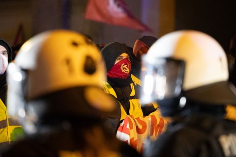 AfD-Gegner aus ganz Deutschland wurden in Gießen erwartet. Foto: Lando Hass/dpa