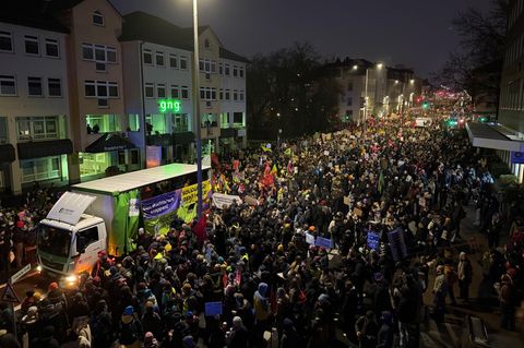 Tausende Demonstranten protestieren in Gießen gegen die AfD