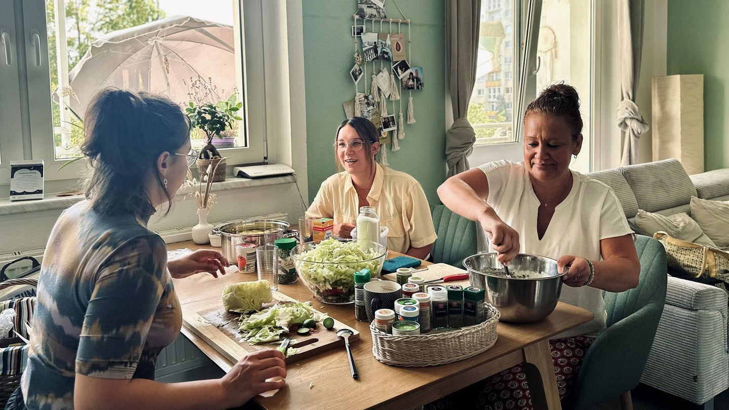 Nicole Adam (rechts, mit ihren Töchtern) versucht, ihre zwischenzeitlich verloren gegangenen Erinerungen wieder zu rekonstruieren.