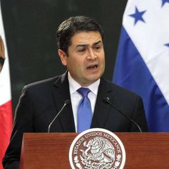 Honduras' Ex-Präsident Juan Orlando Hernández im Jahr 2016 Donald Trump