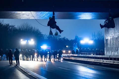 Protest gegen die AfD in Gießen an der A480