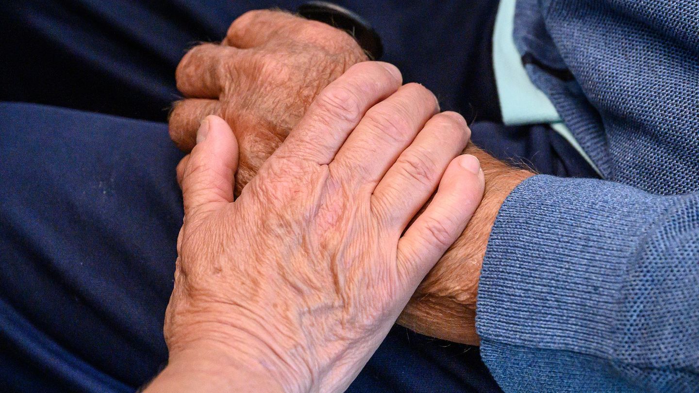 Ehrenamtliche gibt es im Sportvereinen, in Schulen, in Nachbarschaften, Gemeinden oder in der Seelsorge. (Symbolbild) Foto: Swen