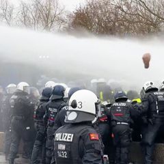 "Massive" Blockaden um Gießen – Protest verzögert AfD-Treffen
