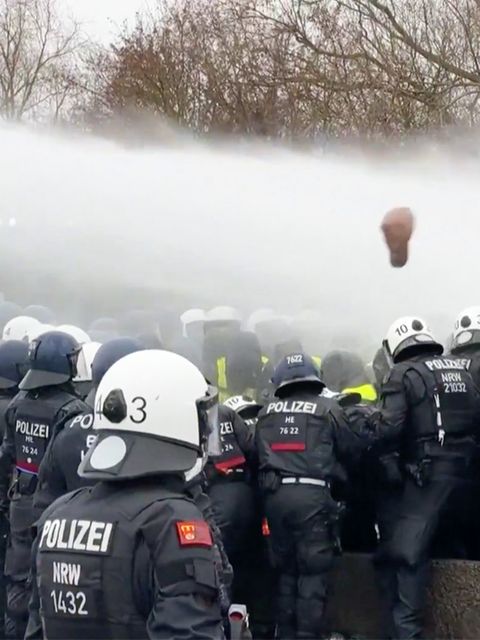 "Massive" Blockaden um Gießen – Protest verzögert AfD-Treffen