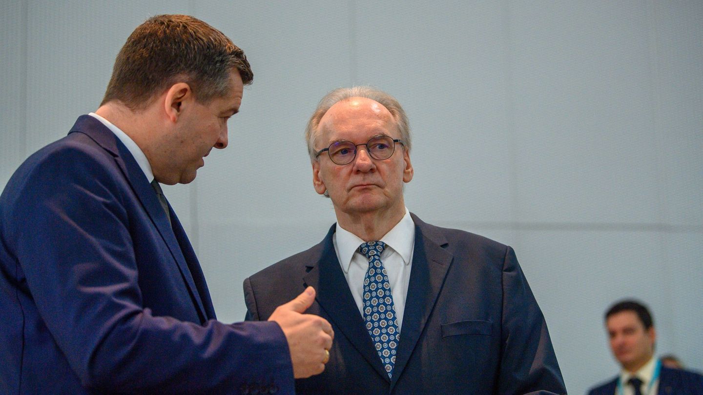 Sachsen-Anhalts Ministerpräsident Reiner Haseloff (CDU) hat die CDU vor der Landtagswahl im nächsten Jahr zu Geschlossenheit auf