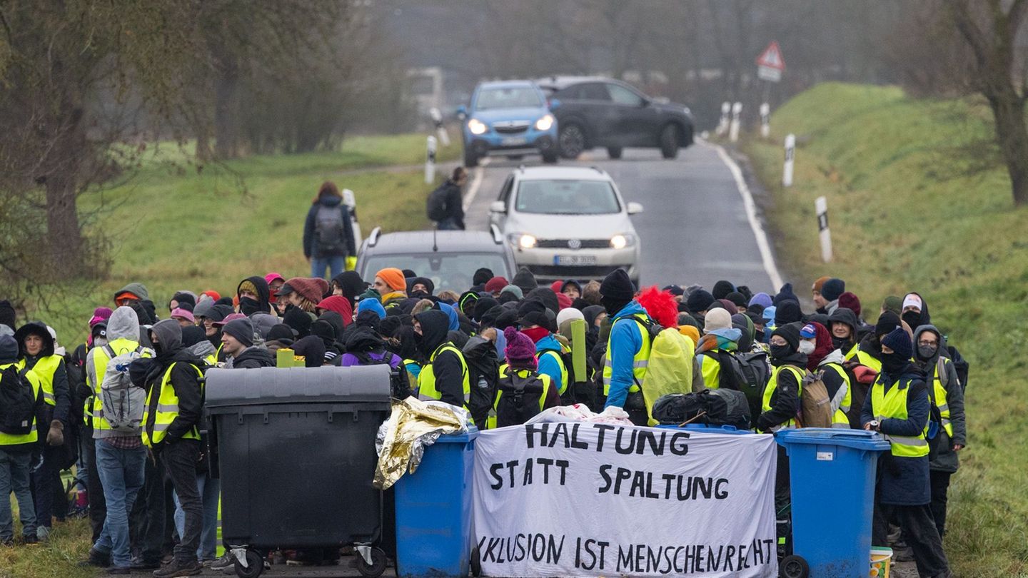 Gie-en-Weidel-Chrupalla-und-H-cke-bei-AfD-Jugendkongress