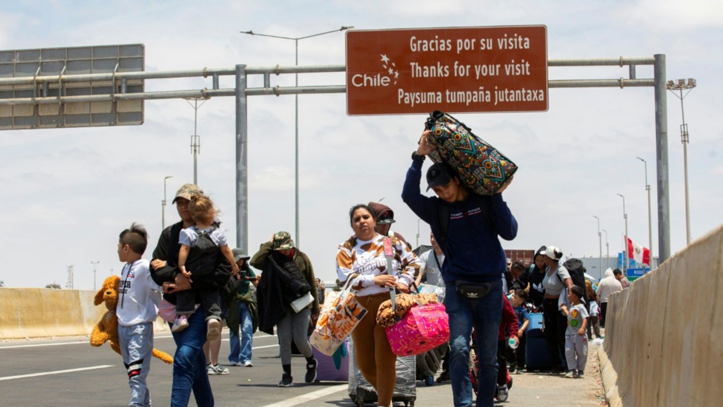 Migranten an der Grenze zwischen Chile und Peru
