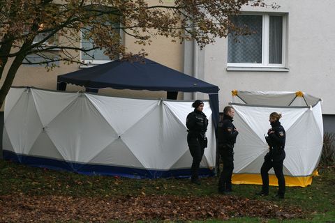 Ein Mädchen ist in Bremen aus einem Fenster gestürzt und den Verletzungen erlegen. Foto: Kai Moorschlatt/dpa