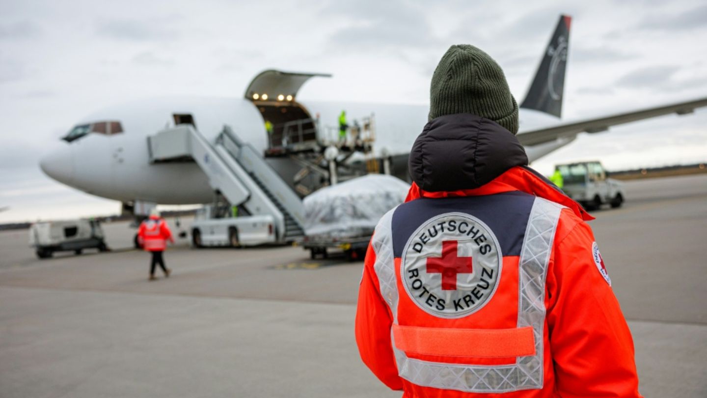 Humanitäre Hilfslieferung von Rotem Kreuz