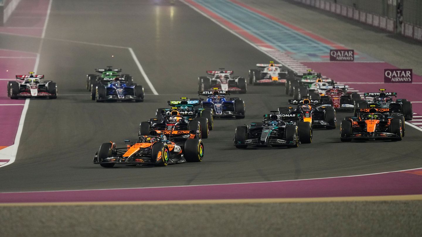 Oscar Piastri fährt einen Start-Ziel-Sieg ein. Foto: Darko Bandic/AP/dpa