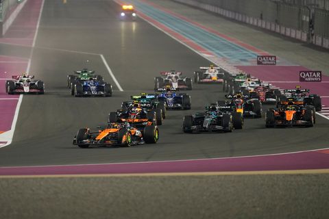 Oscar Piastri fährt einen Start-Ziel-Sieg ein. Foto: Darko Bandic/AP/dpa