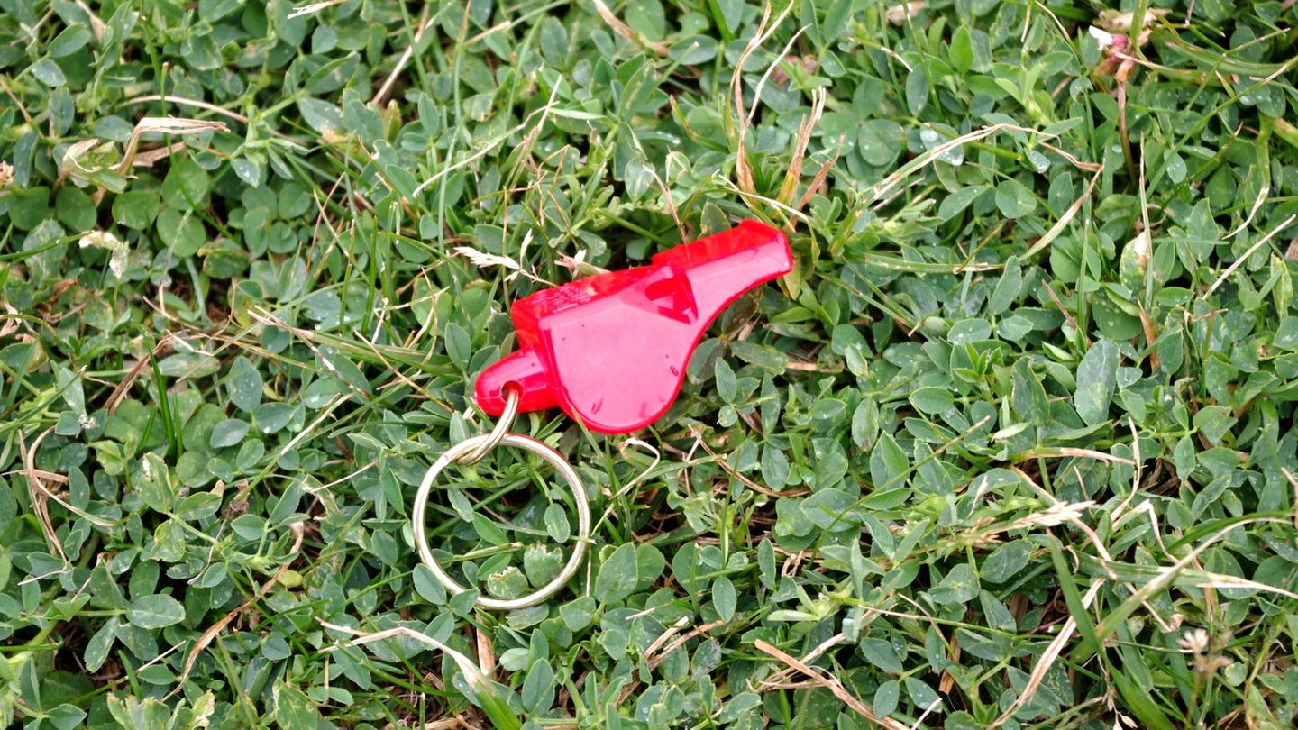 Gewalt-gegen-Schiedsrichter-Schiedsrichter-streiken-Fu-ballspiele-in-der-B-rde-abgesagt